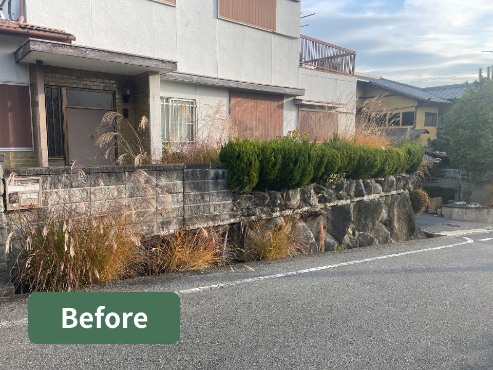 奈良県三郷町にある空き家の庭の手入れの作業前の写真